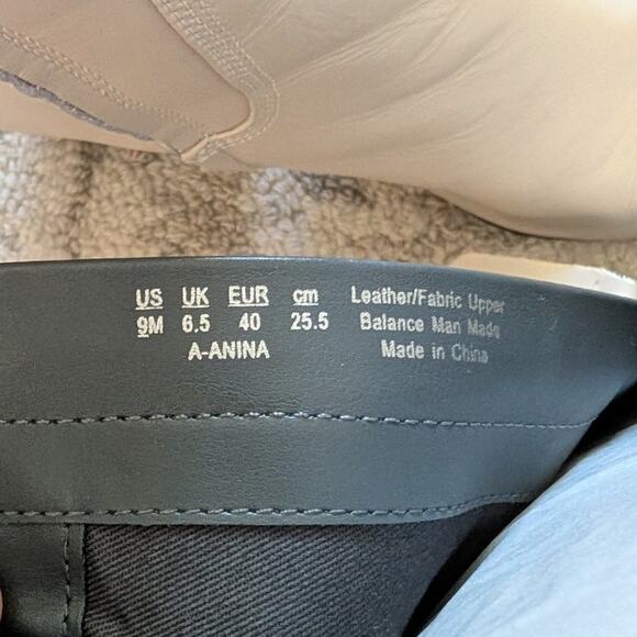 Franco Sarto Anina Chalk White Point Toe Leather Ankle Boots, size 9M - Picture 3 of 9